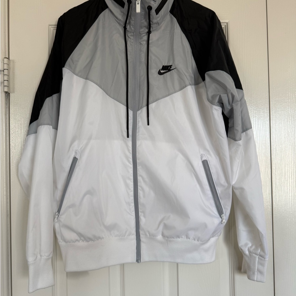 Nike Men's Black, Gray, and White Windbreaker